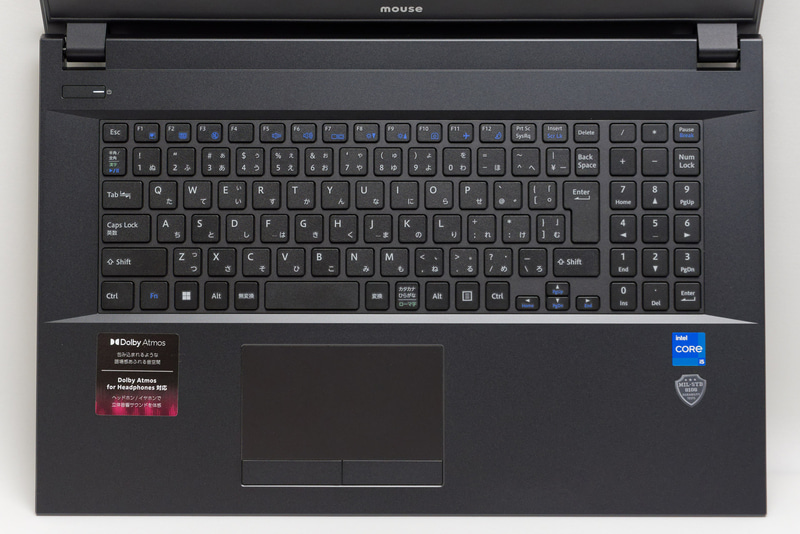 テンキー付きのフルキーボード。テンキーエリアが3列で、少しイレギュラーな配置なのが気になるか