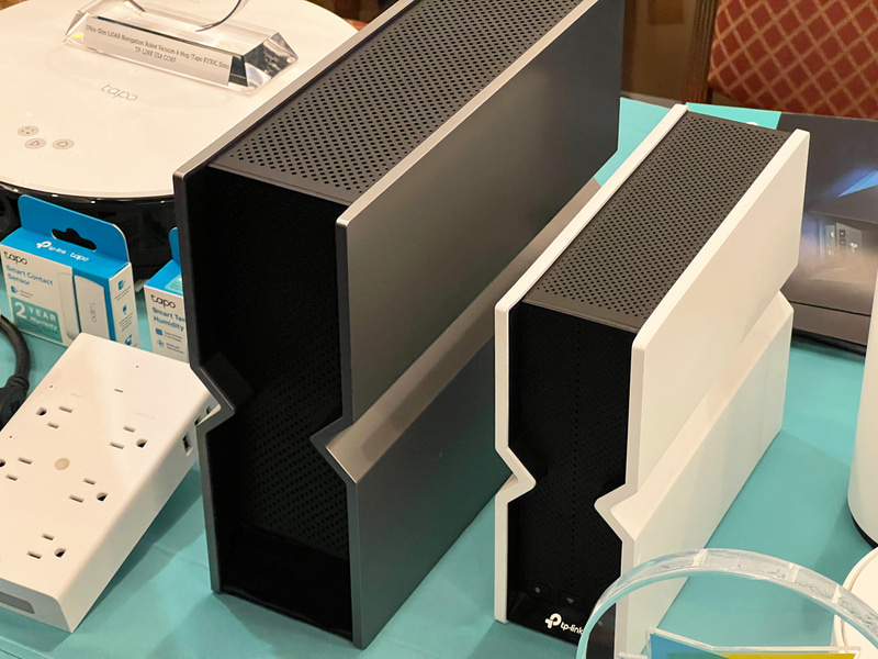 Wi-Fi 7ルーター「Archer BE900」(左)および「Archer BE805」(右)