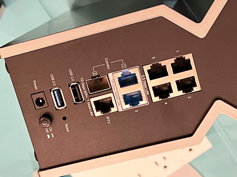 Archer BE900の背面ポート