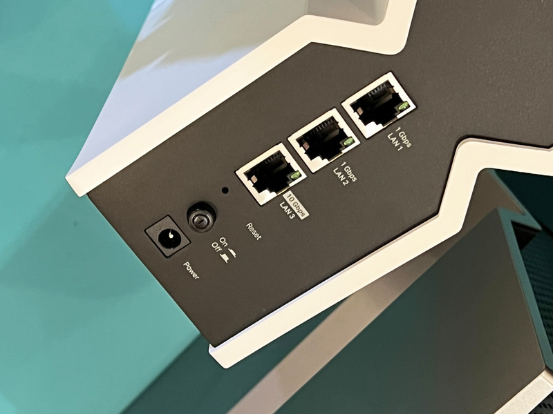 Archer BE805の背面ポート