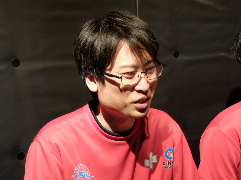 チームメンバーたちの声を聴きながらプレイする派であることが明らかになったYHC-餅