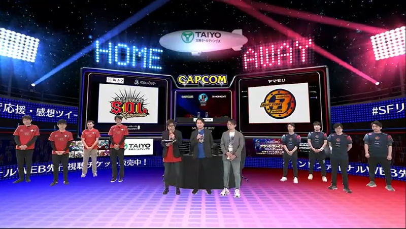 実況のアール氏、大和周平氏、解説のハメコ。氏が中央に陣取り、両チームにそれぞれインタビューした