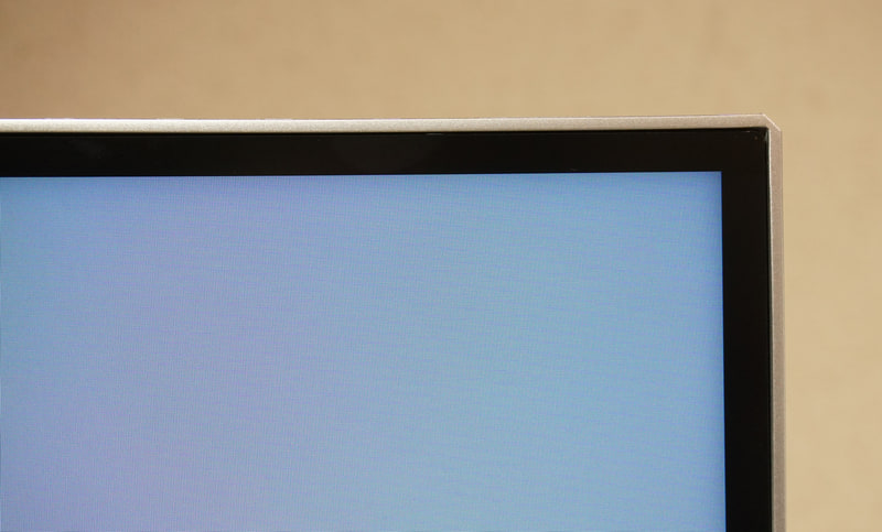 額縁部分は非常に狭い