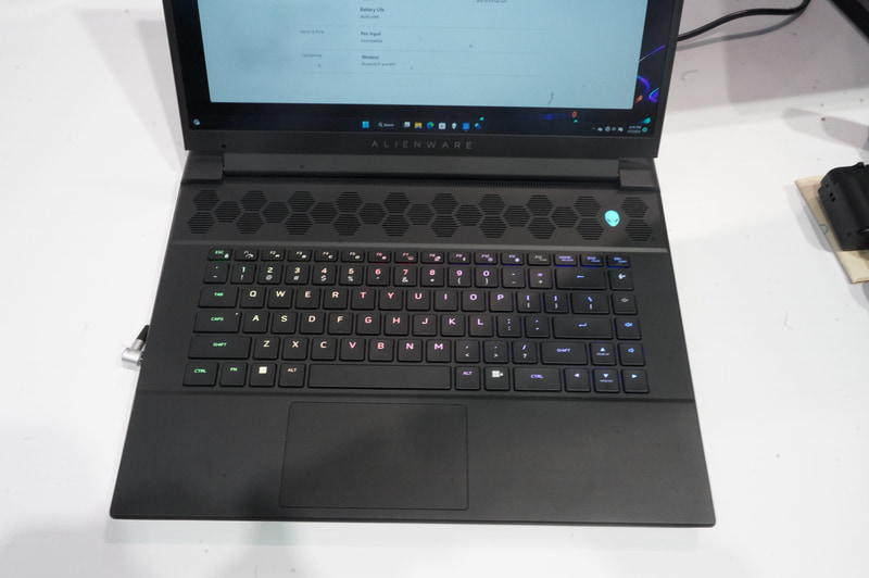 Microsoftブースに展示されていたDell Alienware m16