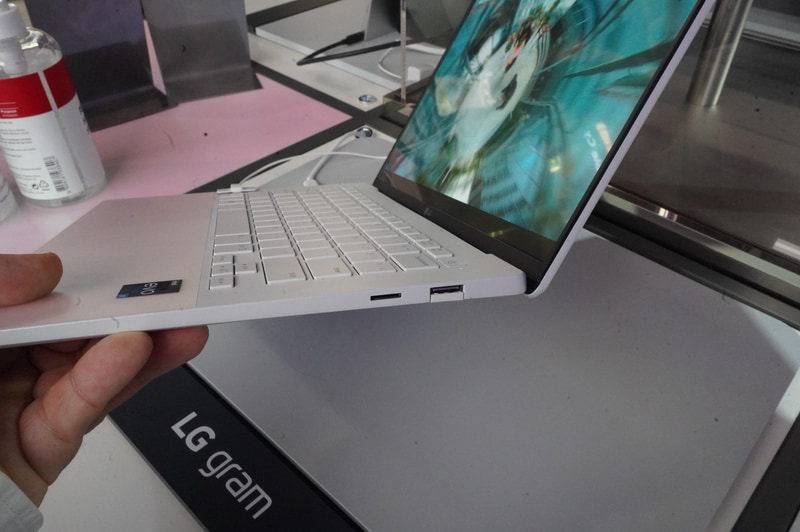 LG gram Styleの14インチ版となる14Z90R5、シームレスタッチパッドを搭載