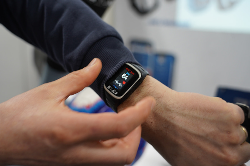 YuKiのサッカー選手用スポーツセンサー