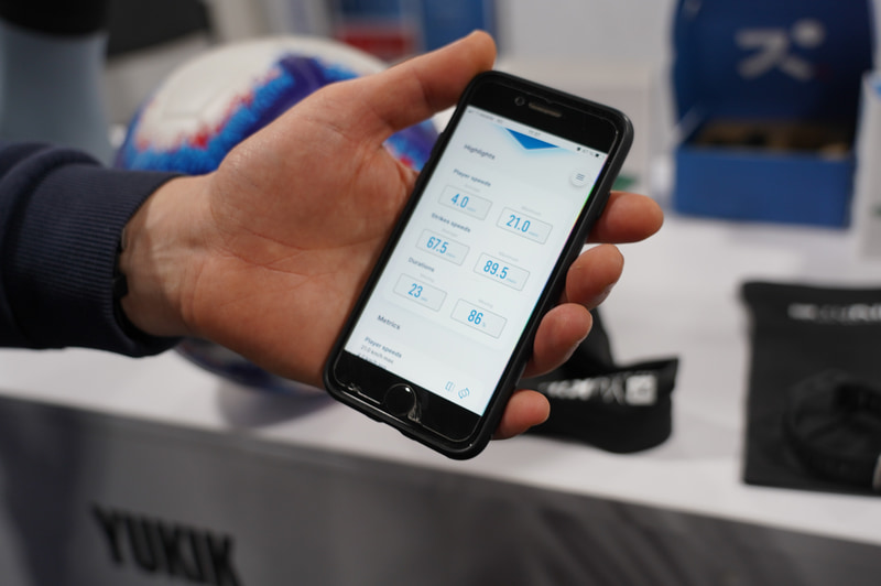 YuKiのサッカー選手用スポーツセンサー