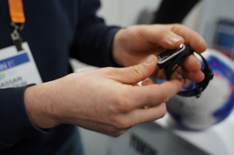 YuKiのサッカー選手用スポーツセンサー