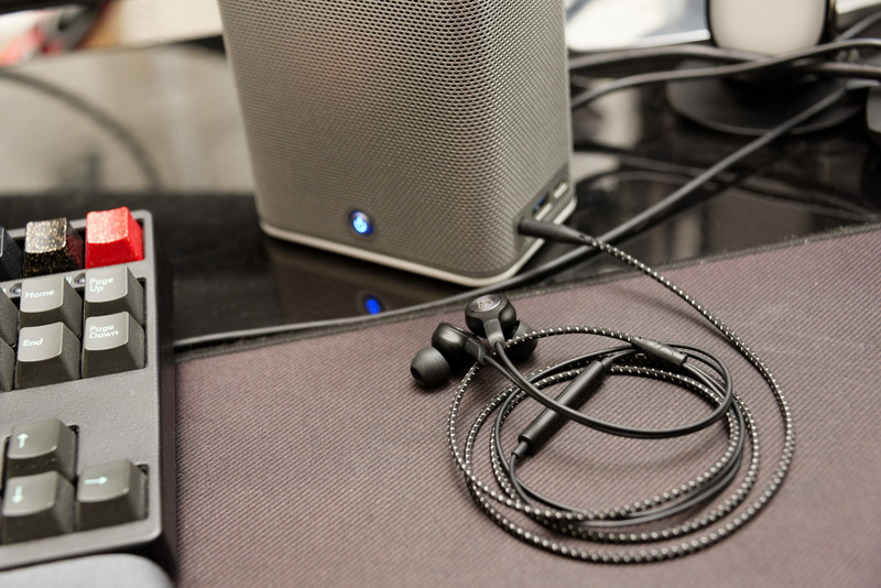 内蔵マイクだけでなく有線ヘッドセットのマイクにもノイズキャンセリング機能が適用されるようだ