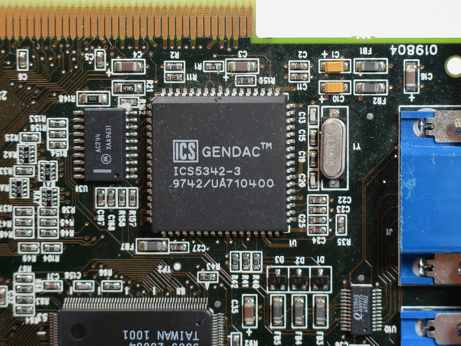 RAMDACはICSの“GENDAC”「ICS5342-3」。クロックは135MHzなので、決してハイエンドというわけではない。もっとも、当時主流の3D解像度は800×600ドットで、16bitしかサポートしていないので問題はなかったが……