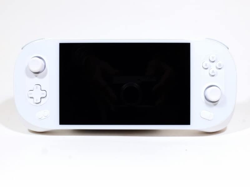 解像度1,920×1,200ドットの7型IPS液晶ディスプレイを搭載。コントローラはディスプレイの両サイドに備える