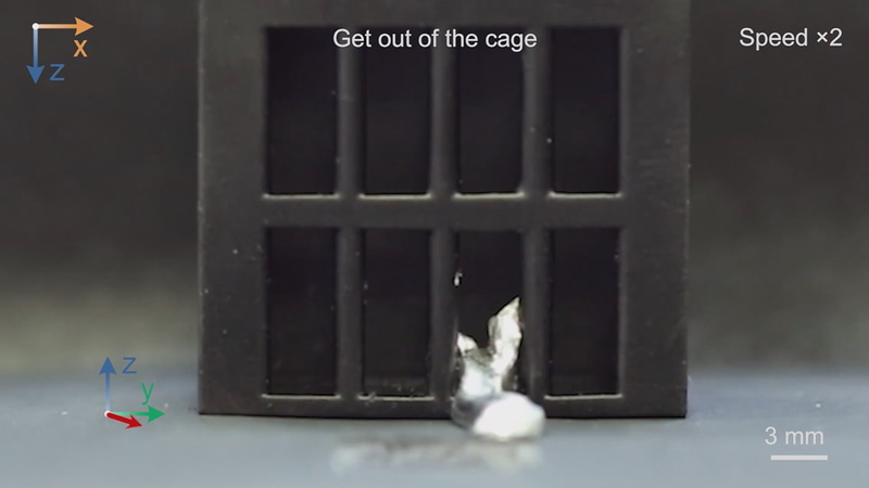 液体化してケージから抜け出す様子