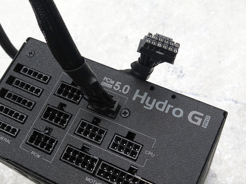 12VHPWRケーブルを接続したところ