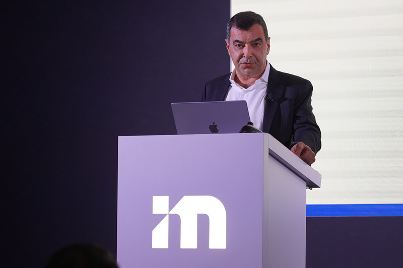 Intelの中でも好決算なのはMobileyeなど自動車向け、CESの記者会見で講演するMobileye CEO アムノン・シャシュア氏