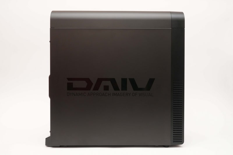 左側面にもDAIVのロゴが大きく入っている