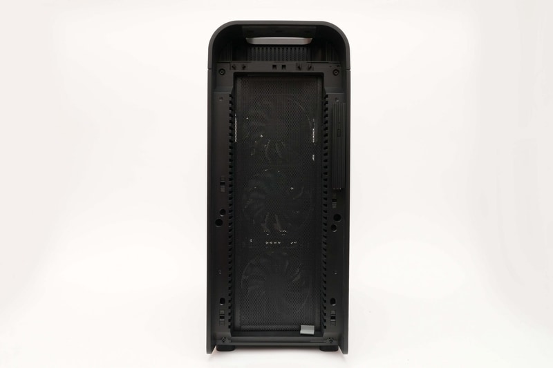 前面パネルを開けると脱着可能なダストフィルタが装着されている。ダストフィルタは水洗い可能だ