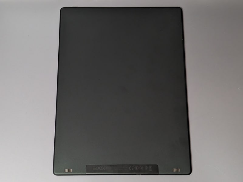 背面。10.3型モデル「BOOX Tab Ultra」にあったスキャン用のカメラは非搭載