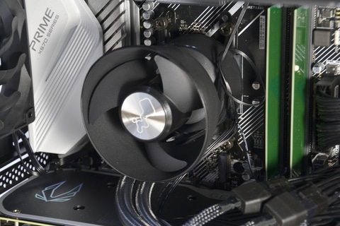 RTX 4070 Tiの性能をミドルタワーでフルに発揮、しかも静か。パソコン