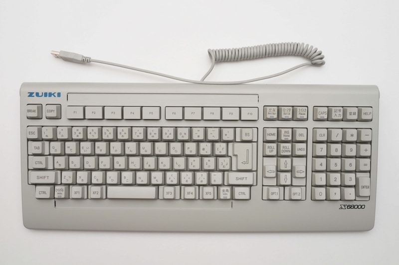 オリジナルのX68000と同じレイアウトのキーボード。LEDは同じ位置に配置。左右Shiftキーの下にCtrlキーが追加されている