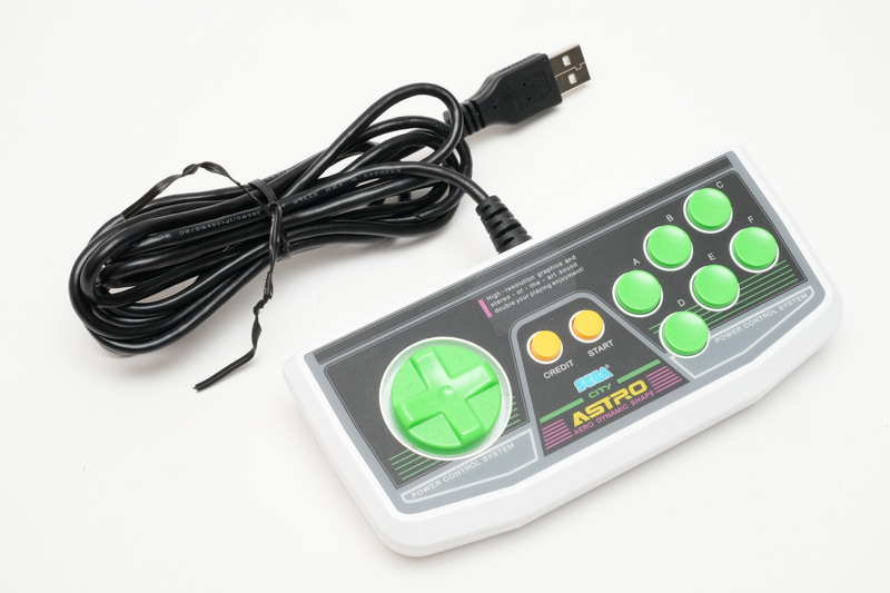 DirectInput方式のUSB接続ジョイスティックを利用可能で、アストロシティミニ、メガドラミニ、PCエンジンミニ、イーグレットツーミニ等のミニシリーズのジョイスティックも使える
