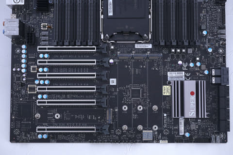 レビュー】お待たせしました。Supermicroの新Xeon W対応マザーを写真で