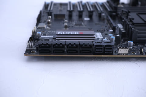 レビュー】お待たせしました。Supermicroの新Xeon W対応マザーを写真で
