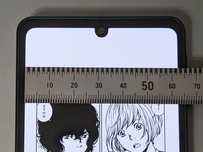 画面の横幅は62mm。同じ6.1型でも、iPhone 14は64mmあるので、ページ全体のサイズに与える影響は大きい。ちなみにiPhone 13 miniは57mm