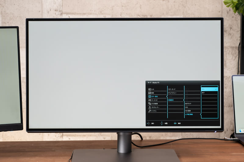ムラ補正機能はクリエイター向けモニターの中でも中級以上のモデルに搭載されることが多い。PD2725Uではデフォルトで有効になっている