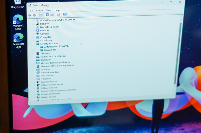 ThinkPad Z16 Gen 2のCPUもPhoenixベースのRyzen PRO 7000シリーズになる可能性が高い、ただし、こちらはGPUドライバーの表記にはHXと表示されていた。PhoniexであればHSのはずだが、そこはベータドライバーだからかもしれない。dGPUとしてRadeon RX 6500Mを搭載