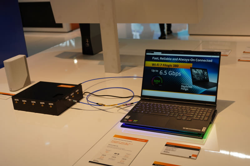 Filogic 380を利用したWi-Fi 7対応PCのライブデモ、5100Mbpsなどダウンロードスピードを実現