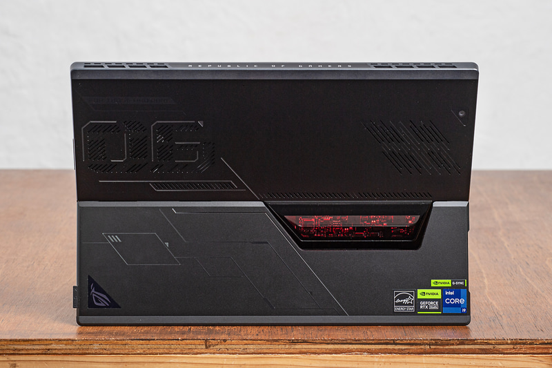 今回の試用機はGeForce RTX 4060 Laptop GPUを搭載する最上位モデル