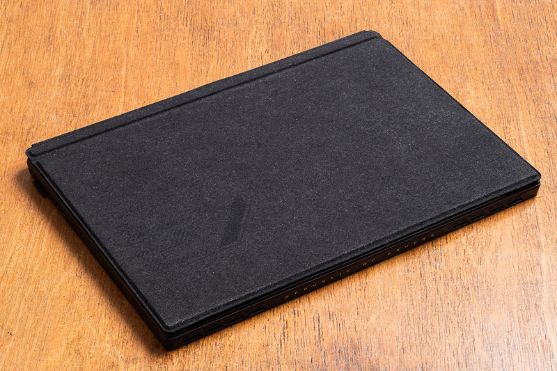 底面はスエード調で触り心地良好