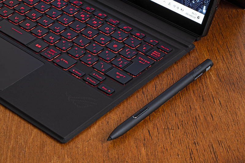 別売のスタイラス「ASUS PEN」も使用可能