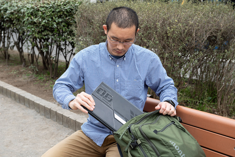 バッグへの収まりがいいコンパクトさ