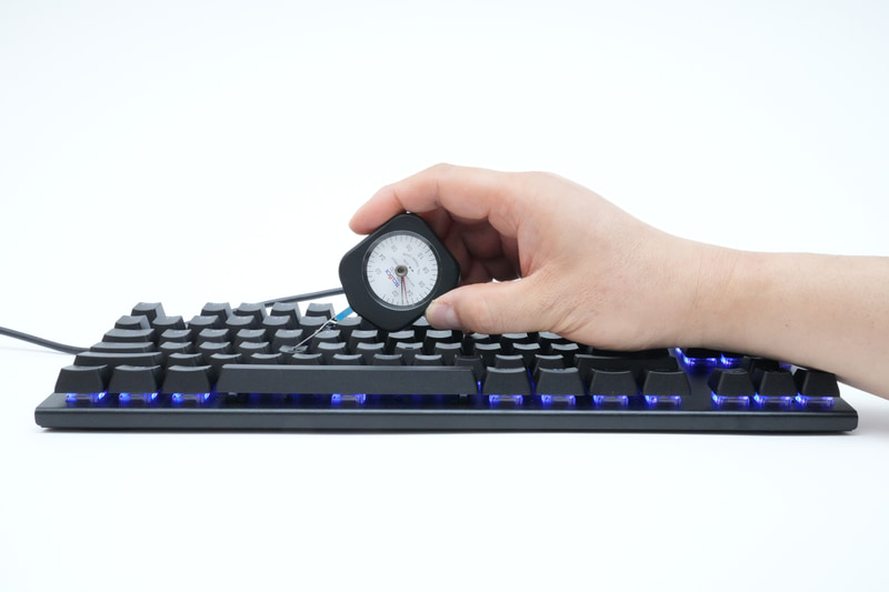 キー荷重45gの「X1UD11」で作動点を2.2mmに設定した際の、文字キー(Fキー)の押圧力は実測0.35N