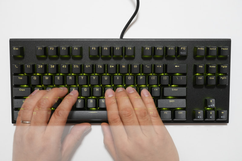 強く打鍵してもぶれを体感することはなく、底打ちしても衝撃を優しく吸収してくれる