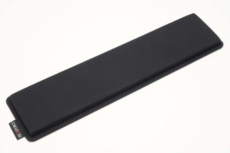 東プレ「REALFORCE ジェル リストレスト テンキーレスサイズ」。価格は7,920円