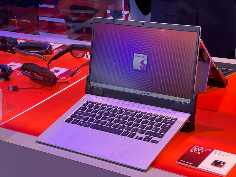 Qualcommブースに展示されていたSamsung Galaxy Book2 Go 5G
