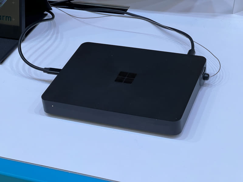Armブースに展示されたMicrosoftの「Project Volterra」、Windows上のArmアプリケーションを開発するための開発マシン。Windows Dev Kit 2023として既に販売が開始されている