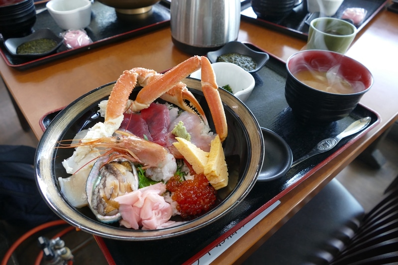海鮮丼やフライ、天ぷらなどが食べられる