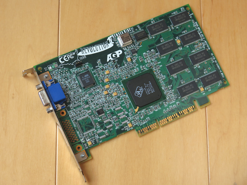 企業名から製品名までを、伝説の音楽グループ「ビートルズ」にゆかりのあるキーワードで統一したグラフィックスハードウェアメーカーのNumber Nine Visual Technology。日本では「知る人ぞ知る」的な立ち位置の製品だった。写真は「Revolution IV」