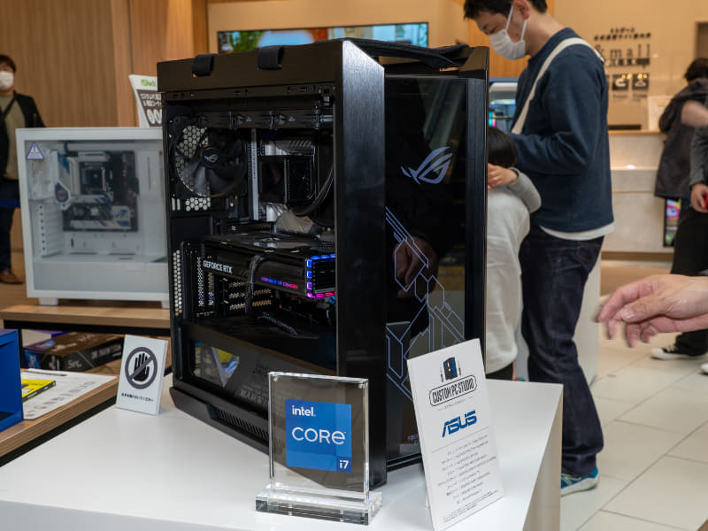 ASUSの「ROG STRIX Z790-F GAMING WIFI」とディスプレイ付き簡易液冷クーラー「ROG RYUJIN II 360」を組み合わせたシステム