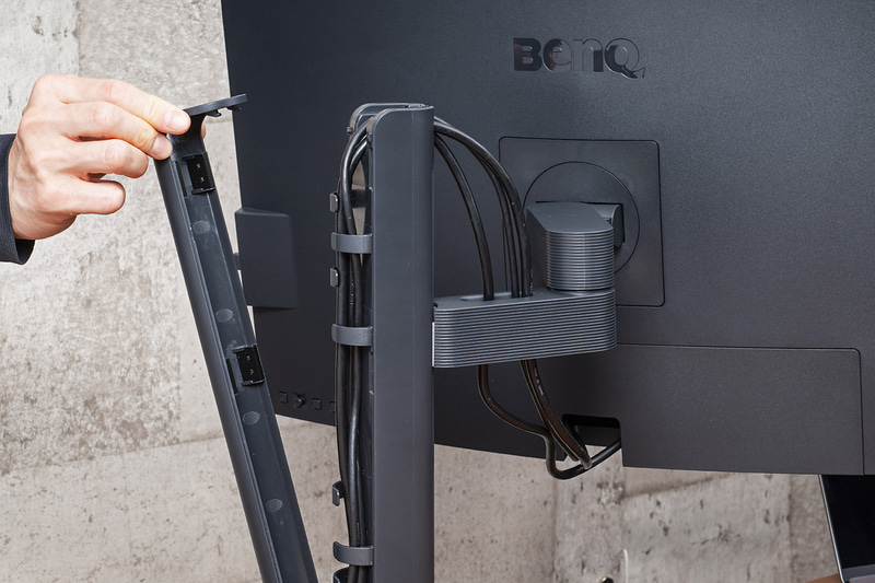 配線は支柱内部に隠すことができる