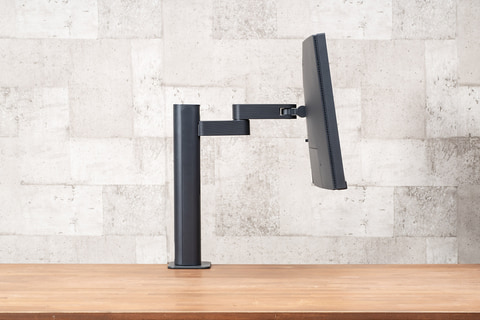 最初からアーム付き”のモニターは想像以上の快適さ！ ～カンタン