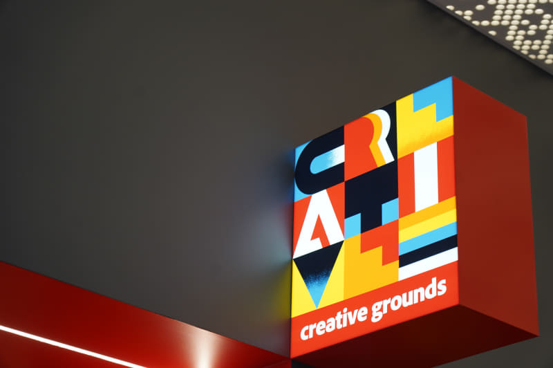 一般の人も入れるようになるカフェ、訪問時はまだ準備中で営業していなかった