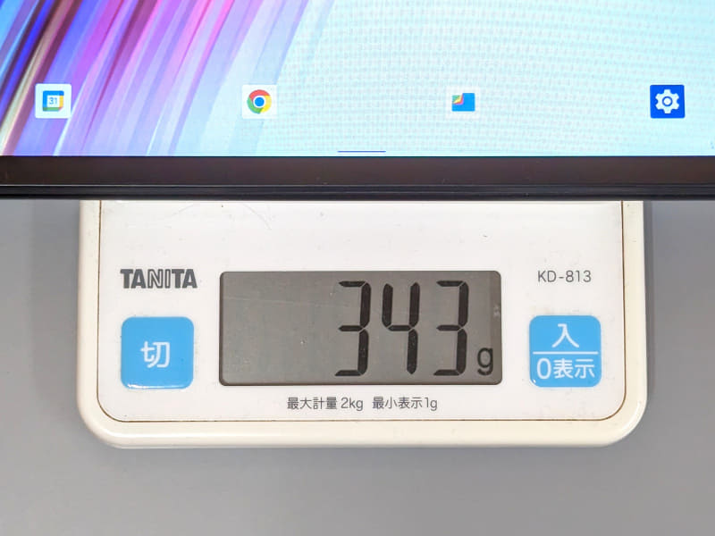 重量は実測343gと、Fire HD 8 Plusとはほぼ横並び