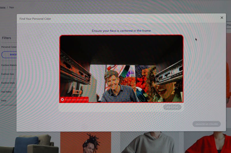 ボックスの中を覗いて写真撮影