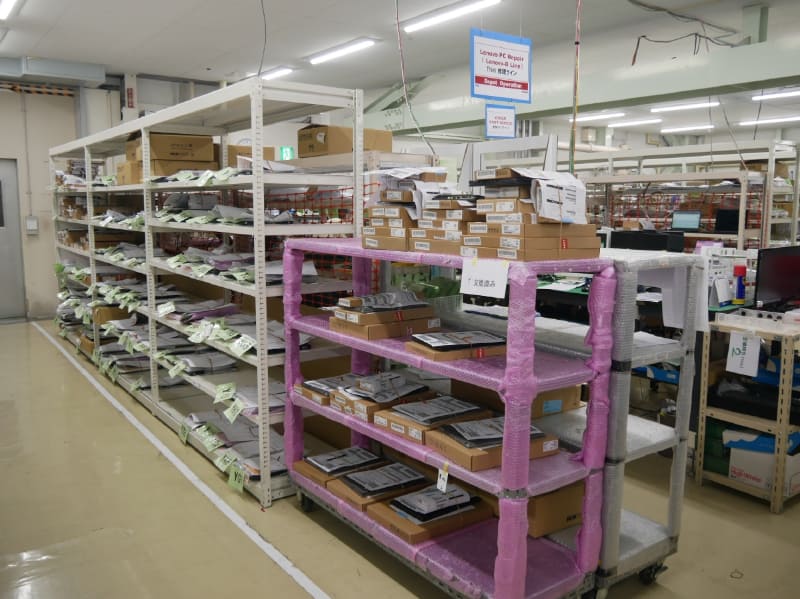 手前が修理が完了したPC