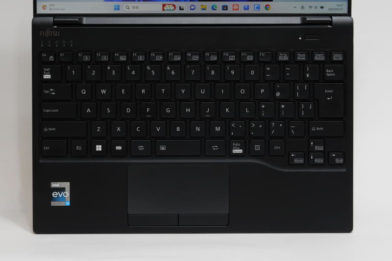 LIFEBOOK UHシリーズで定評のある、扱いやすいキーボードをしっかり継承。UH90/H1ではキートップのかな表記がなくなり、すっきりとしている