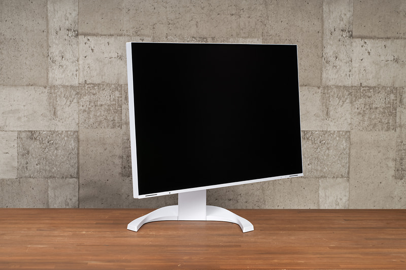 左右それぞれ45度ずつのスイベル機構も搭載